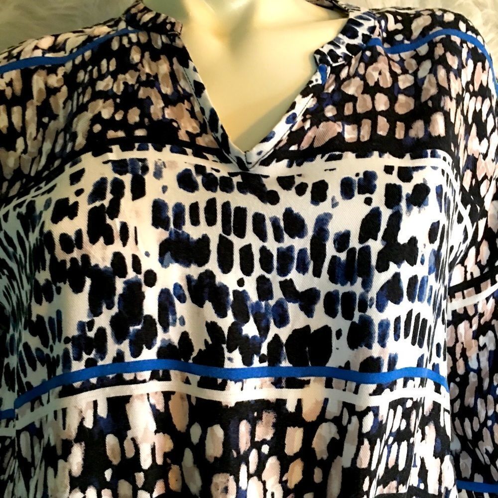 J.Lo Oversized Rayon ruffle bottom top - Picture 2 of 9